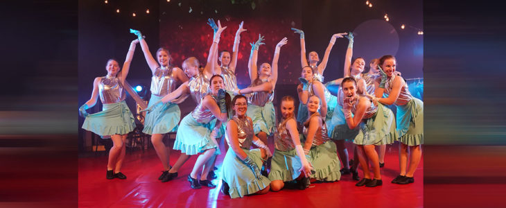 Hurja Piruetin nuoret tanssivat useassa tanssissa jokaisessa esityksessä. 